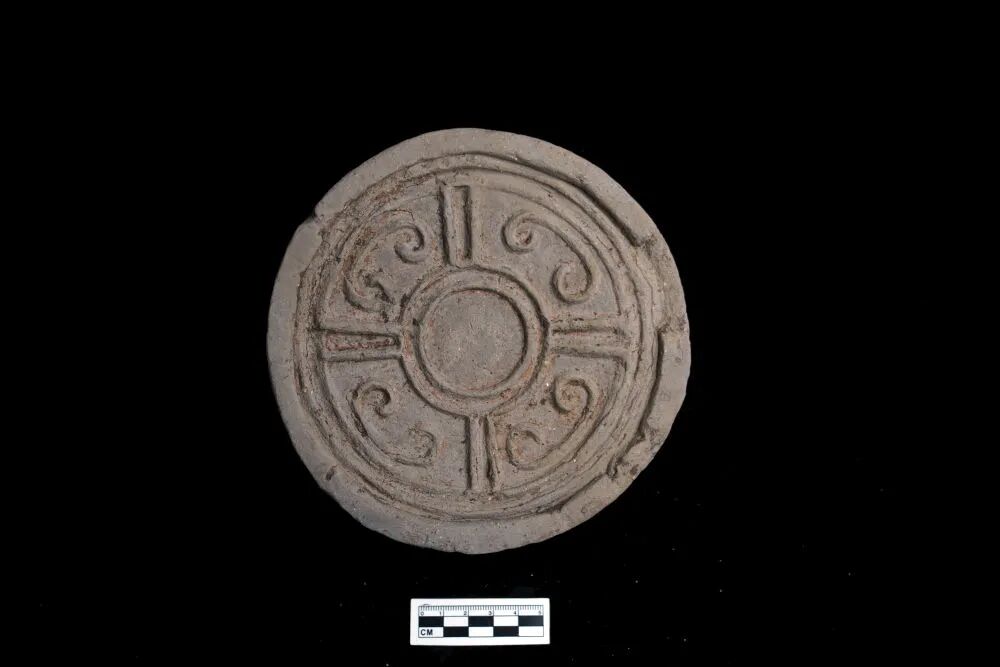 出土的秦代云纹瓦当。（中国社科院供图）