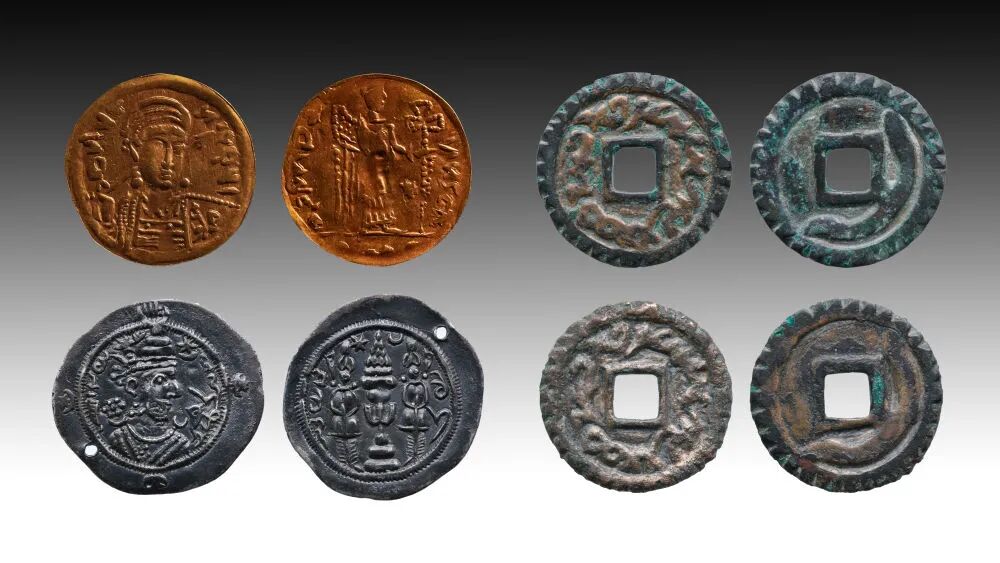 拜占庭金币、萨珊银币、突骑施钱币。（中国社科院供图）